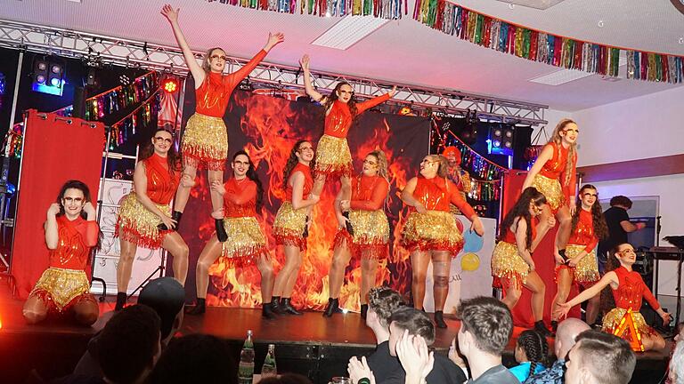 Die Showtanzgruppe Obersinn war 'Feuer und Flamme'. Die Showtanzgruppe Obersinn war 'Feuer und Flamme'.