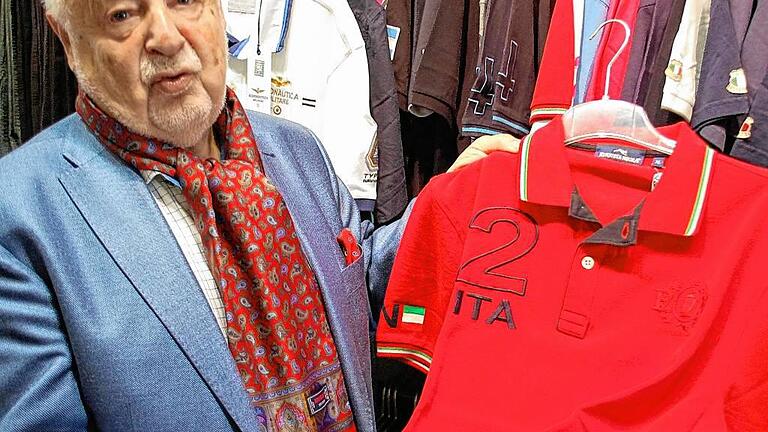 Er war technischer Betriebsleiter bei der US-Army und führte ein Geschäft für hochwertige Herrenmode am Marktplatz: Hermann G. Mees schließt mit 73 Jahren und geht in den Ruhestand. Er war technischer Betriebsleiter bei der US-Army und führte ein Geschäft für hochwertige Herrenmode am Marktplatz: Hermann G. Mees schließt mit 73 Jahren und geht in den Ruhestand.