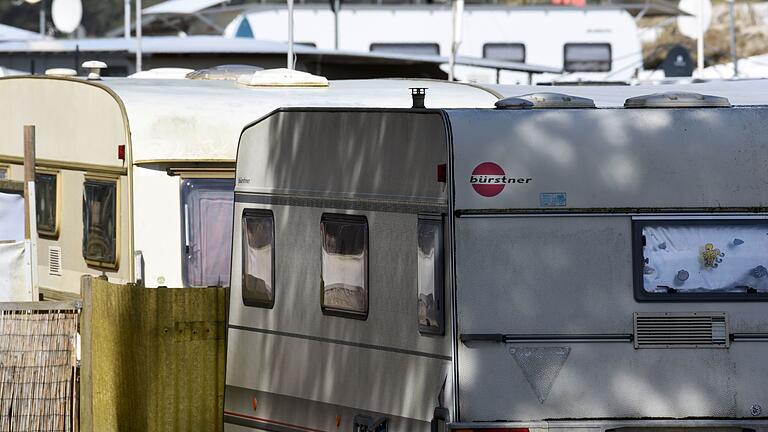 Ein Campingplatz.jpeg       -  Der größte Campingplatz der Welt liegt in den USA. Aber auch in Europa gibt es riesige Stellplätze für Camper.