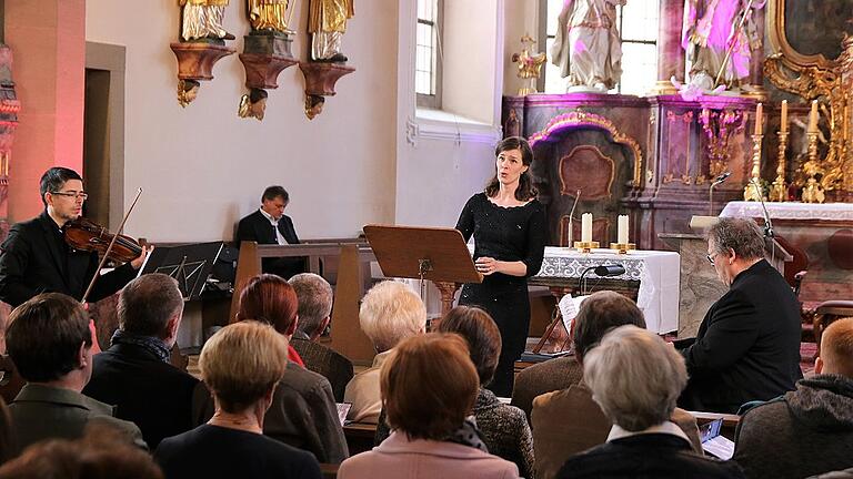 Etwa 150 Zuhörer ließen am Samstag ihre Ohren beim Auftakt des Klassikfestivals „Vinotonale“ in der Sommeracher Kirche St. Eucherius von Miroslaw Bojadzijew (Violine), Jennifer Wittmann-Müller (Sopran) und Stefan Walter (Orgel) verwöhnen. Etwa 150 Zuhörer ließen am Samstag ihre Ohren beim Auftakt des Klassikfestivals „Vinotonale“ in der Sommeracher Kirche St. Eucherius von Miroslaw Bojadzijew (Violine), Jennifer Wittmann-Müller (Sopran) und Stefan Walter (Orgel) verwöhnen.