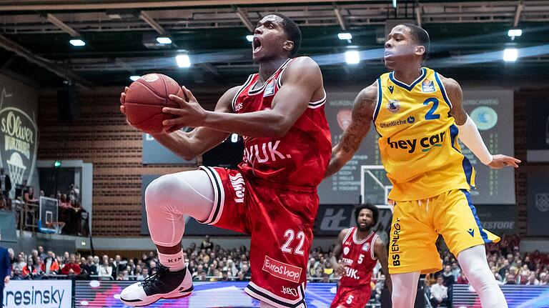 Cameron Wells (hier im Hinspiel gegen Braunschweig vor vier Wochen) wird den Baskets in Braunschweig fehlen. Cameron Wells (hier im Hinspiel gegen Braunschweig vor vier Wochen) wird den Baskets in Braunschweig fehlen.