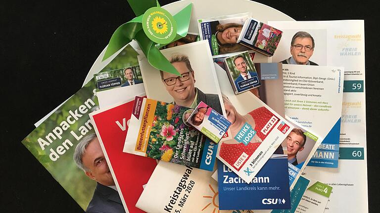 Streichhölzer, Erfrischungstücher, Blumensamen und ein Liederbuch. Vielfältig sind die Geschenke der Parteien, die in den Kreistag wollen. Doch wie sieht es mit dem politischen Inhalt aus? Streichhölzer, Erfrischungstücher, Blumensamen und ein Liederbuch. Vielfältig sind die Geschenke der Parteien, die in den Kreistag wollen. Doch wie sieht es mit dem politischen Inhalt aus?