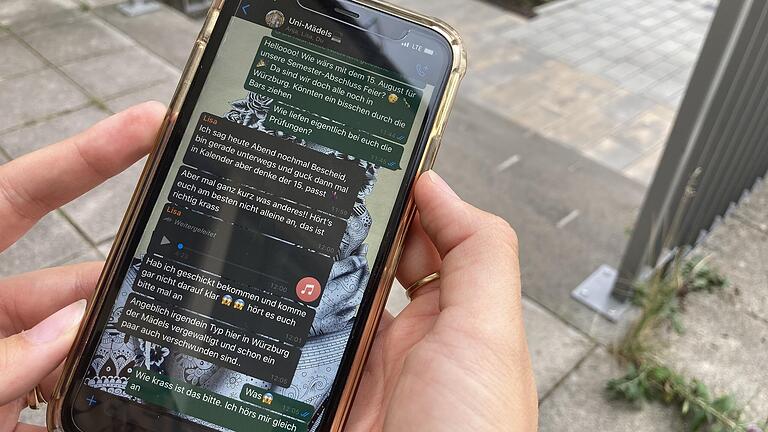 Eine beunruhigende Sprachnachricht geht bei jungen Menschen in Würzburg umher. Sie wird über die sozialen Medien – wie in dieser nachgestellten Szene – verbreitet. Eine junge Frauenstimme erzählt, dass angeblich ein Sexualstraftäter in Würzburg unterwegs sei.