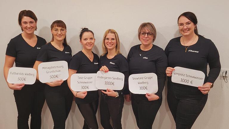 Auf dem Foto Laura Holzheimer, Stefanie Kleinhenz, Sandra Metz, Bianca Köth, Tina Geis, Theresa Zehe. Auf dem Foto fehlt: Sabine Schwab.