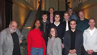 Unser Foto zeigt ( von links, hinten) Christiane Weber, Sonia Simmenauer und Manuel Brug, sowie (Mitte) Jérémie Moreau, Simon Haje, Simon Bürki und (vorne) Thomas Ahnert, Jeneba Kanneh-Mason, Onute Grazinyte, Illia Ovcharenko sowie Alexander Stein...       -  Unser Foto zeigt ( von links, hinten) Christiane Weber, Sonia Simmenauer und Manuel Brug, sowie (Mitte) Jérémie Moreau, Simon Haje, Simon Bürki und (vorne) Thomas Ahnert, Jeneba Kanneh-Mason, Onute Grazinyte, Illia Ovcharenko sowie Alexander Steinbeis.