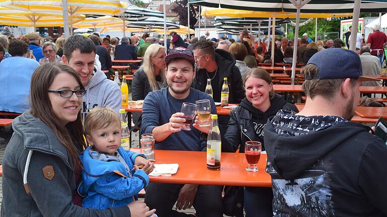 Viele genossen das italienische Flair auf dem Uffenheimer Schlossplatz.