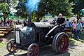 Der Älteste unter den Veteranen: Beim 3. Bulldogtreffen der Halsbacher Dreschfreunde fuhr auch Walter Lehnert aus Brünn bei Ebern mit seinem &bdquo;Motorpferd&ldquo; der Motorenwerke Mannheim vor. Von der um 1924 gebauten Maschine gab es nur 255 Stück, europaweit existieren heute noch fünf.