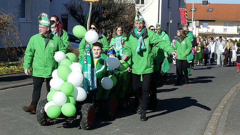 Die Euerdorfer Karnevalsgesellschaft beim Faschingszug in Ebenhausen.
