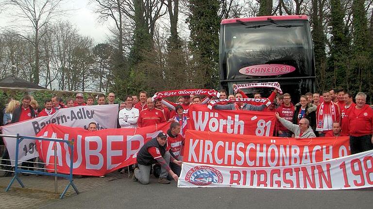 Unter dem Motto &bdquo;Regionen on Tour&ldquo; machten sich zahlreiche FC-Bayern-München-Fanclubs am 19. März aus ganz Unterfranken auf Richtung Mönchengladbach, um das Auswärtsspiel ihres geliebten FC Bayern München im Borussia Park zu besuchen.