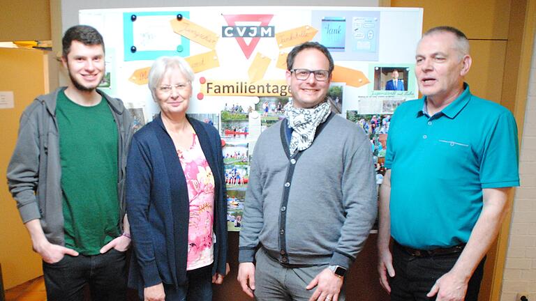 Der neue Vorstand des CVJM Lohr (von links): Mark-Simon Schüler (Zweiter Vorsitzender), Manuel Mühlbauer (Erster Vorsitzender), Ilse Wehrwein (Schriftführerin) und Erik Schwarz (Schatzmeister).