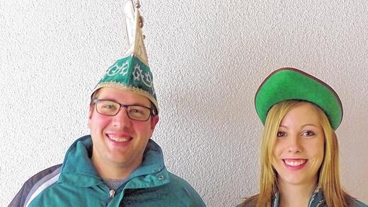 Generationswechsel bei den Wegfurter Fosenöchtern: Als neuer Geisfürst, der Symbolfigur der Wegfurter Fosenocht, wird Alicia Sellmann nun auf die Bühne steigen. Als neuen Sitzungspräsidenten präsentiert der Wegfurter Hofrat nun Christof Kamm. Generationswechsel bei den Wegfurter Fosenöchtern: Als neuer Geisfürst, der Symbolfigur der Wegfurter Fosenocht, wird Alicia Sellmann nun auf die Bühne steigen. Als neuen Sitzungspräsidenten präsentiert der Wegfurter Hofrat nun Christof Kamm.