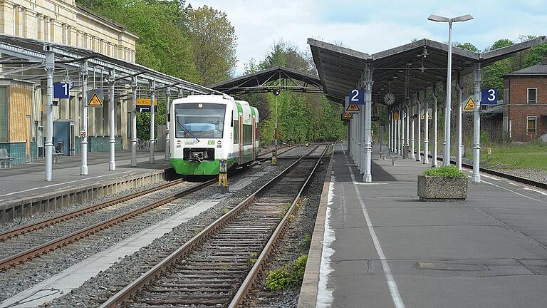 Pünktlichkeit ist die Höflichkeit der Könige, sagte der Volksmund früher. Heute ist Pünktlichkeit ein wichtiges Thema im Schienenregionalverkehr.