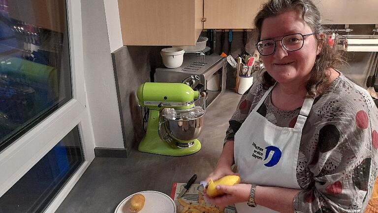 Iris Graus ist Meisterin der Hauswirtschaft beim Verbraucherservice Bayern in Würzburg. Iris Graus ist Meisterin der Hauswirtschaft beim Verbraucherservice Bayern in Würzburg.