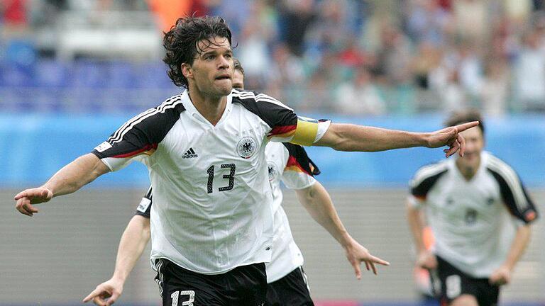 Confed Cup 2005       -  Der deutsche Mittelfeldspieler Michael Ballack erzielte das Tor zur 4:3-Führung gegen die Mexikaner in Leipzig. Foto: Thomas Eisenhuth