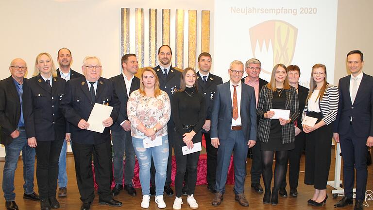 Beim Neujahrsempfang der Gemeinde Frankenwinheim wurden auch langjährige Feuerwehrmitglieder sowie erfolgreiche Schüler und Auszubildende geehrt.