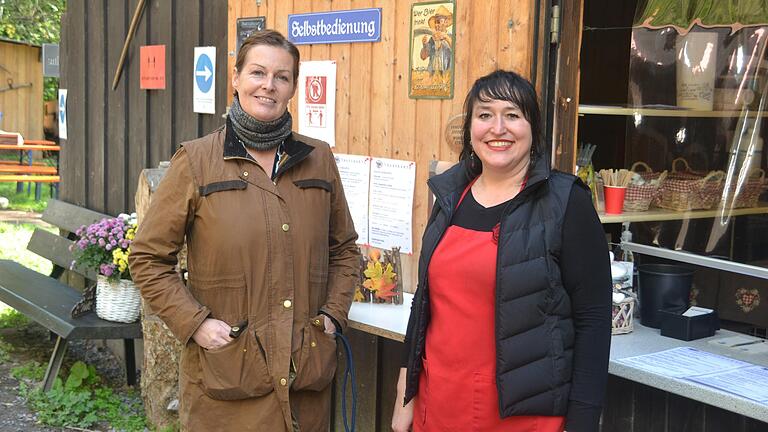 Stephanie Prinzessin zu Löwenstein und Diana Kühhirt (rechts) an der Forsthaus Gaststätte Sylvan. Stephanie Prinzessin zu Löwenstein und Diana Kühhirt (rechts) an der Forsthaus Gaststätte Sylvan. 