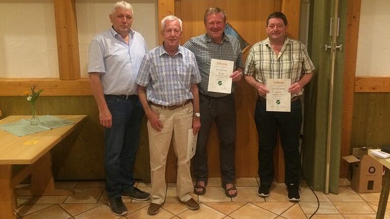 Neuwahlen und Ehrungen. Unser Bild zeigt (von links): Vorsitzender Norbert Götz, Clemens Menth, Rainer Linder, Alfred Neubauer. Neuwahlen und Ehrungen. Unser Bild zeigt (von links): Vorsitzender Norbert Götz, Clemens Menth, Rainer Linder, Alfred Neubauer.