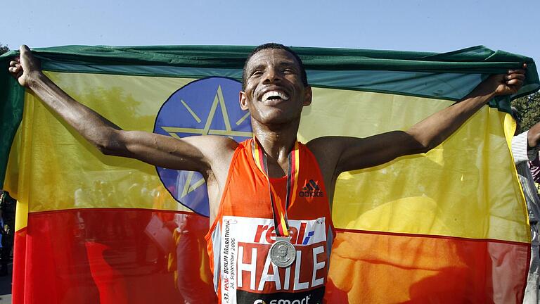 Äthiopiens Lauflegende Haile Gebrselassie im September 2006 nach seinem Sieg beim Berlin-Marathon.&nbsp;