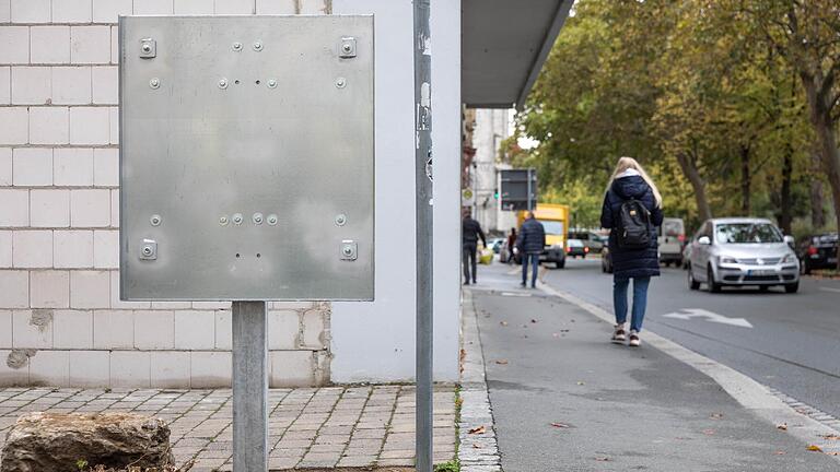 Bis vor kurzem hing Am Exerzierplatz gegenüber vom Studentenhaus noch ein Hanf-Automat. Jetzt ist er weg.