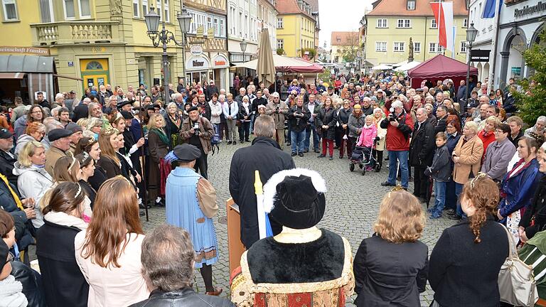 So sieht es am Kitzinger Marktplatz zu Spitzenzeiten der Tourismussaison aus.