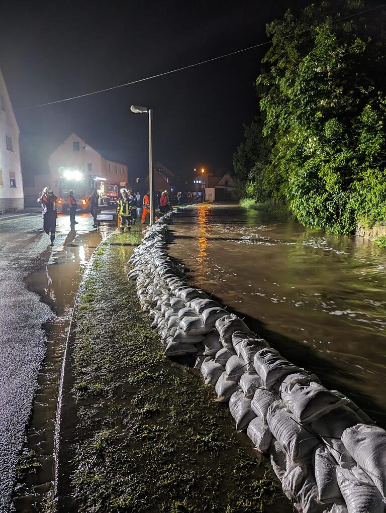 Insgesamt 5000 Sandsäcke verbauten die Feuerwehren alleine in Burgpreppach. Insgesamt 5000 Sandsäcke verbauten die Feuerwehren alleine in Burgpreppach.