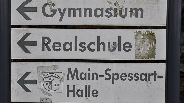 Wo geht es lang in Marktheidenfeld? Im Ausschuss für Bauen und Schule des Kreistags waren sich alle zumindest dahingehend einig, dass Handlungsbedarf besteht – wenn nur die hohen Kosten nicht wären.&nbsp;