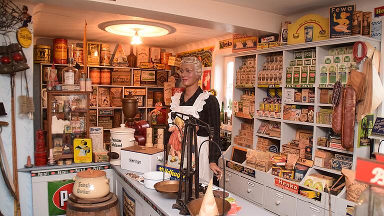 Der gut bestückte Tante-Emma-Laden im ehemaligen Hüttenheimer Armenhaus. Der gut bestückte Tante-Emma-Laden im ehemaligen Hüttenheimer Armenhaus.