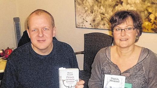 Die Vorleser: David Henkes und Gaby Dinglinger bereiteten dem Publikum bei „Mellrichstadt liest“ einen vergnüglichen Nachmittag. Die Vorleser: David Henkes und Gaby Dinglinger bereiteten dem Publikum bei „Mellrichstadt liest“ einen vergnüglichen Nachmittag.