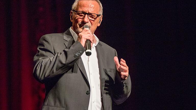 Konstantin Wecker (70) bei seinem Konzert im Würzburger Congress Centrum.