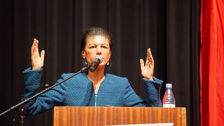 Die Linken-Politikerin Sahra Wagenknecht kam auf Einladung des Bundestagsabgeordneten Klaus Ernst nach Schweinfurt und sprach vor über 500 Gästen in der vollbesetzten Stadthalle.