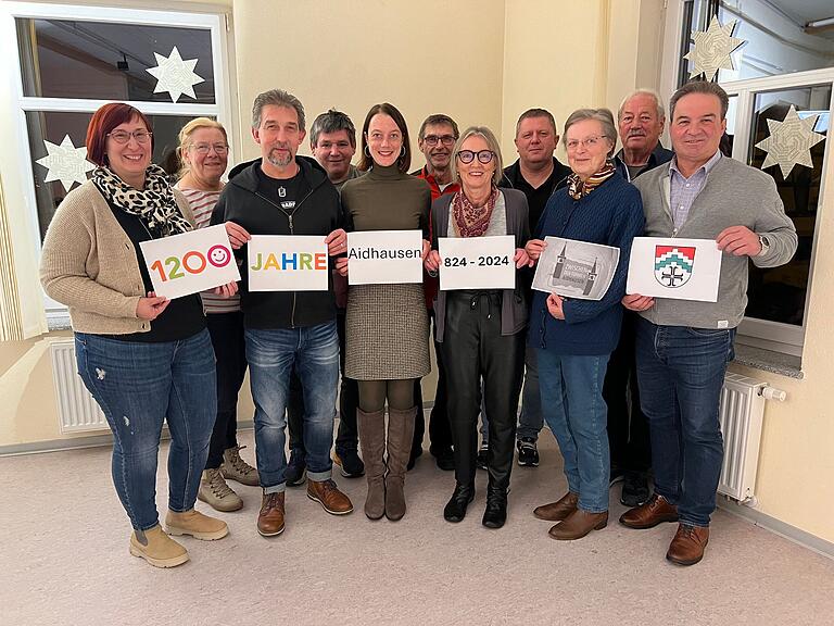 Das Aidhäuser Festkomitee (von links): Kathrin Friedel, Elisabeth Göller, Uwe Böttcher, Fred Kaiser, Johanna Hochrein, Raimund Meyer, Dritte Bürgermeisterin Ruth Schwappach, Thomas Vollert, Elisabeth Fuhl, Oskar Schüssler und Bürgermeister Dieter Möhring. Das Aidhäuser Festkomitee (von links): Kathrin Friedel, Elisabeth Göller, Uwe Böttcher, Fred Kaiser, Johanna Hochrein, Raimund Meyer, Dritte Bürgermeisterin Ruth Schwappach, Thomas Vollert, Elisabeth Fuhl, Oskar Schüssler und Bürgermeister Dieter Möhring.