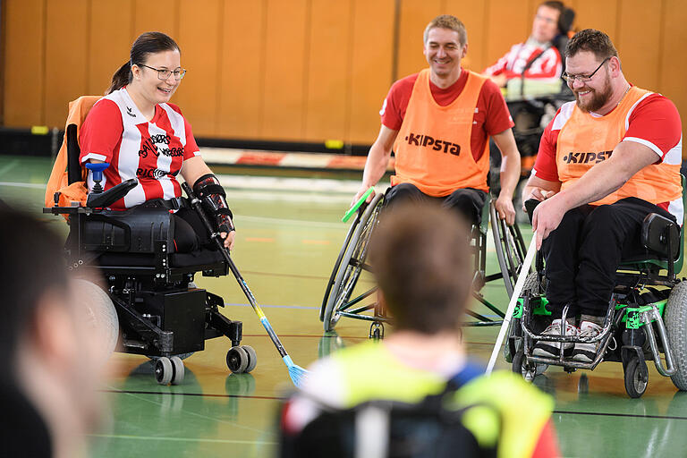 Sandra Steiner ist nicht nur bei den Ballbusters eine erfolgreiche Spielerin: Bis 2016 war sie Teil der deutschen Nationalmannschaft im Powerchair Hockey. Foto: Daniel Peter Sandra Steiner ist nicht nur bei den Ballbusters eine erfolgreiche Spielerin: Bis 2016 war sie Teil der deutschen Nationalmannschaft im Powerchair Hockey. Foto: Daniel Peter