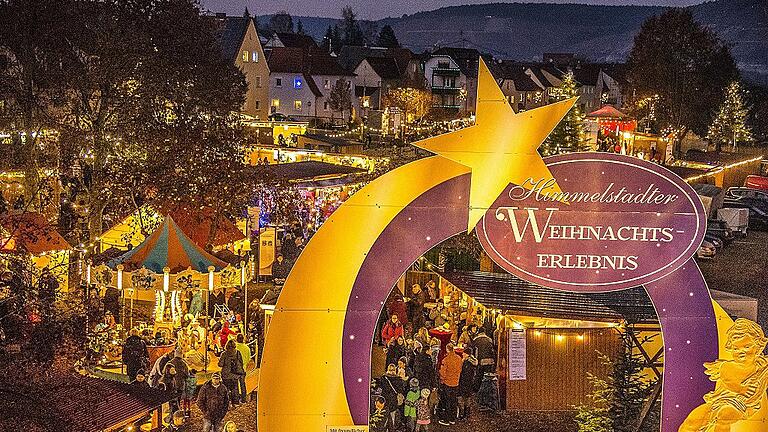 Ein Weihnachtsmarkt mit Besonderheiten für Kinder mit Streichelzoo, Planwagenfahrten, Märchenstunde und Weihnachtsbastelstube. Etwa 60 Händler präsentieren an den Himmelstadter Weihnachtserlebnistagen ihr Angebot. Ein Weihnachtsmarkt mit Besonderheiten für Kinder mit Streichelzoo, Planwagenfahrten, Märchenstunde und Weihnachtsbastelstube. Etwa 60 Händler präsentieren an den Himmelstadter Weihnachtserlebnistagen ihr Angebot.