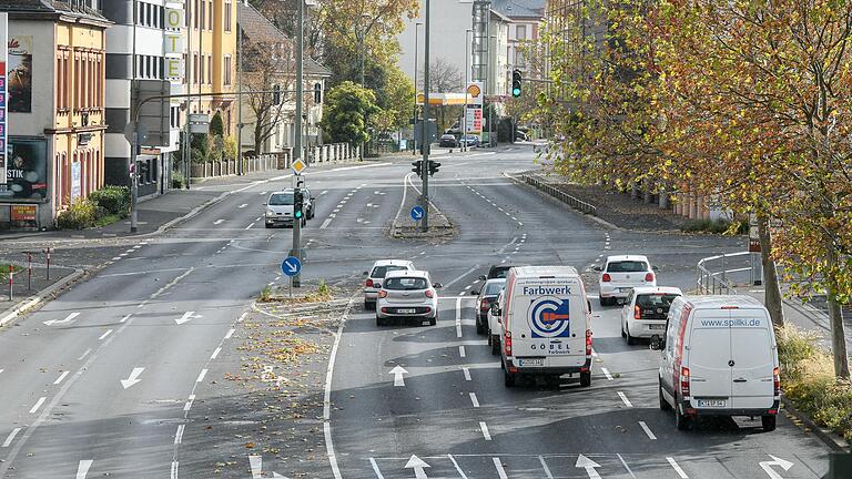 In dem Mobilitatskonzept Quartier Äußere Pleich wird unter anderem gefordert, die Veitshöchheimer Straße auf zwei Spuren zurückzubauen - zugunsten zweier Fahrradwege und doppelter Baumreihen.