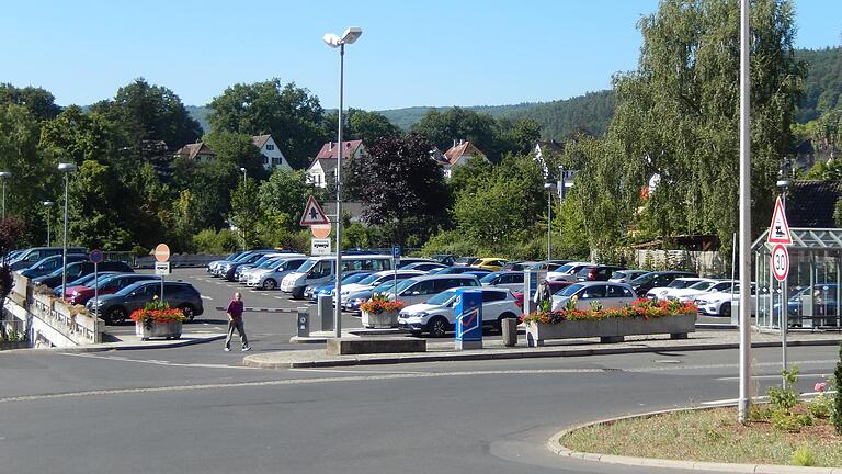 Der geplante Neubau des Parkdecks am Kaibach ist in der bislang vorgesehenen Form praktisch vom Tisch. Gegen das Projekt sprechen die stark gestiegenen Kosten und der zurückgegangene Bedarf an Kurzzeit- und Dauerparkplätzen.