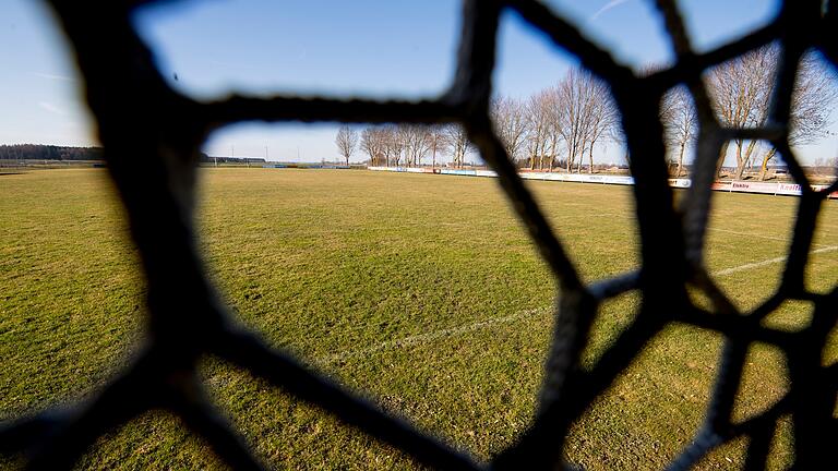 SV_Waldstetten_Mrz19_10A.jpeg       -  In der Saison 2022/23 kam es bei Amateur-Fußballspielen in Bayern zu 315 Gewalt- und 196 Diskriminierungsvorfällen.