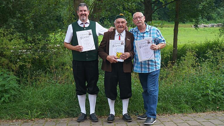 Die Ehrenmitglieder im Bild (von links): Werner Lehrieder, Willibald Reich, Manfred Schönauer.