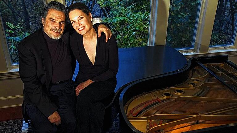 Zu zweit am Flügel: Leon Fleisher und Katherine Jacobson Fleisher gastieren mit den Bamberger Symphonikern.