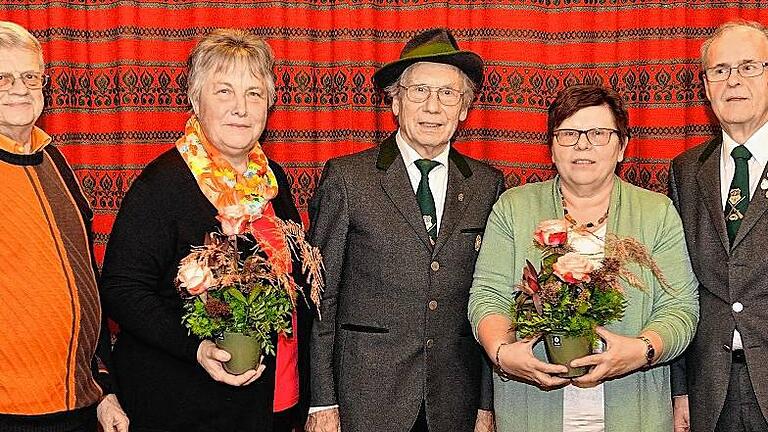Das Foto zeigt die anwesenden Geehrten der Schützengesellschaft Winterhausen (von links): Albert Hofmann, Inge Fuchs, Eberhard Braungardt, Irmgard Müller und Schützenmeister Gerhard Müller.