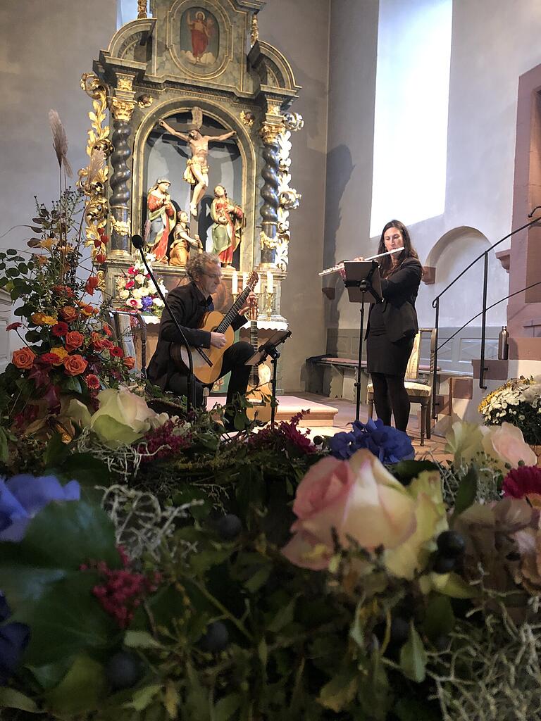 Hubert Steiner und Julia Grimmer begeisterten in einem kleinen, aber fast schon virtuosen Konzert in der St. Andreas Kirche in Remlingen Hubert Steiner und Julia Grimmer begeisterten in einem kleinen, aber fast schon virtuosen Konzert in der St. Andreas Kirche in Remlingen