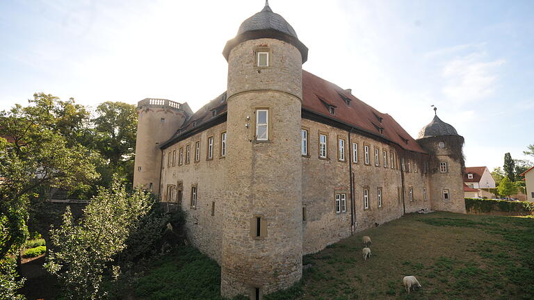 Das Giebelstadter Zobelschloss spielt auch in der 1200-jährigen Geschichte der Gemeinde eine herausragende Rolle. Die geplante Auftaktveranstaltung zum 'Tag der offenen Gartentür' im Schlossgarten wird, wie das gesamte Ortsjubiläum, ebenfalls ins kommende Jahr verschoben.