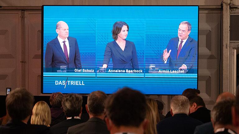 Triell zur Bundestagswahl: Kanzlerkandidat Olaf Scholz (SPD), Kanzlerkandidatin Annalena Baerbock (Bündnis90/Die Grünen) und Kanzlerkandidat Armin Laschet (CDU) während der TV-Diskussion am Sonntag. Triell zur Bundestagswahl: Kanzlerkandidat Olaf Scholz (SPD), Kanzlerkandidatin Annalena Baerbock (Bündnis90/Die Grünen) und Kanzlerkandidat Armin Laschet (CDU) während der TV-Diskussion am Sonntag. 