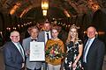 Mit dem Sebastian-Englerth-Preis 2018 zeichnete der 1700 Mitglieder zählende Verband Ehemaliger Veitshöchheimer e.V. (VEV) im Fürstbischöflichen Zehntkeller der LWG in Veitshöchheim Wolfgang Franz Otto Blass für sein Lebenswerk auf dem Gebiet des Weinbaus aus (von links): VEV-Vorsitzender Reimund Stumpf, der Geehrte Wolf Blass, VEV-Geschäftsführer Dr. Andreas Becker, die Ehefrau des Geehrten Shirley Blass, die Unterfränkische Weinkönigin Klara Zehnder und LWG-Präsident Dr. Hermann Kolesch. Foto: Dieter Gürz