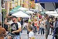 Lockten zum Bummel durch die Straßen von Elfershausen: die am Stände des Marktfests.