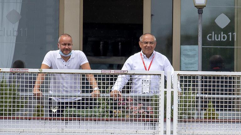 Die Wege haben sich getrennt, das Wirken hallt noch lange nach: Der Vorstandsvorsitzende Thorsten Fischer (links) verfolgt das Spiel der Kickers gegen Hansa Rostock zusammen mit Felix Magath von der Terasse vor der Stadiongaststätte aus.