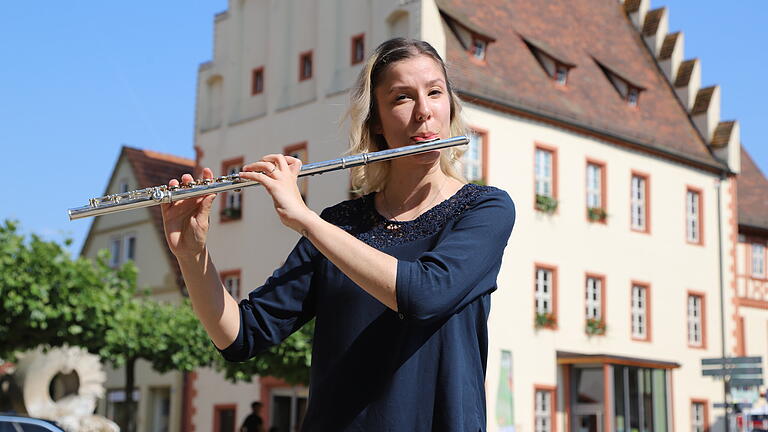 Ein begabtes Musiktalent kehrt nach Gerolzhofen zurück: Die ausgezeichnete Musikstudentin Christina Maria Hauck spielt am Samstag ein Kammerkonzert im Alten Rathaus.