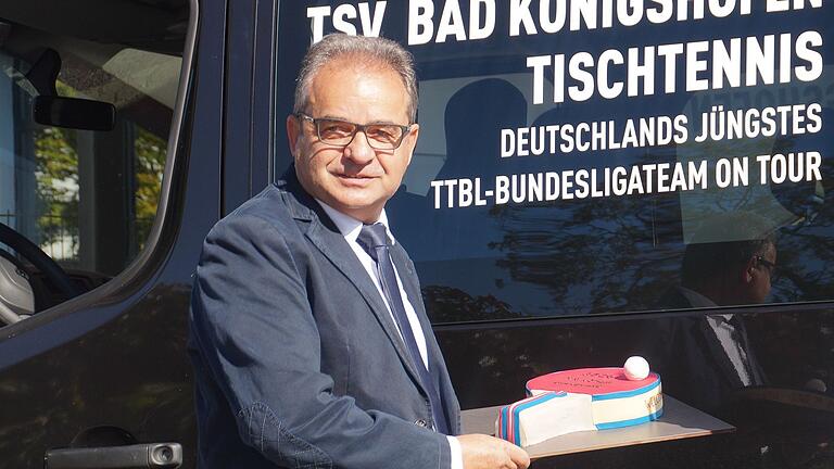 Geschäftsführer Udo Braungart ist mehr für den wirtschaftlichen, administrativen Teil der TSV Bad Königshofen-Tischtennis GmbH zuständig. 'Sportlich', wünscht er sich, wolle er 'die wirtschaftlich starken Gäste aus Ochsenhausen ein bisschen ärgern.'