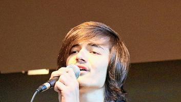 Tolle Stimme: Moritz Thelenberg bei „Fly me to the moon“ von Bart Howard. Tolle Stimme: Moritz Thelenberg bei „Fly me to the moon“ von Bart Howard.