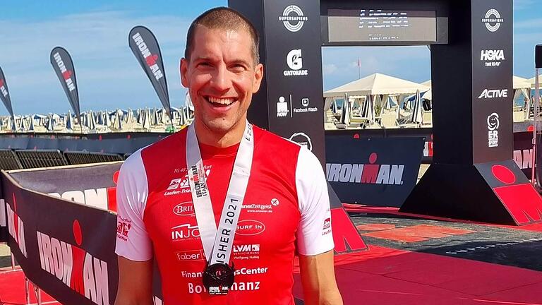 Nach dem Ironman in Italien herrschte bei David Kiesel noch die Vorfreude. Nach langem Warten ist nun klar: Der Sennfelder ist im kommenden Jahr beim Ironman auf Hawaii dabei. Nach dem Ironman in Italien herrschte bei David Kiesel noch die Vorfreude. Nach langem Warten ist nun klar: Der Sennfelder ist im kommenden Jahr beim Ironman auf Hawaii dabei. 