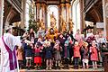 Die Kinder und Jugendlichen waren voll dabei, beim diesjährigen Advents-Familiengottesdienst in der Wiesentheider St. Mauritiuskirche. Gleich zu Beginn gab es mit „Einfach Spitze, dass Du da bist“ ein tolles, bekanntes Lied zur Einstimmung bei dem Diakon Karl Leierseder (links) kräftig mitmacht.